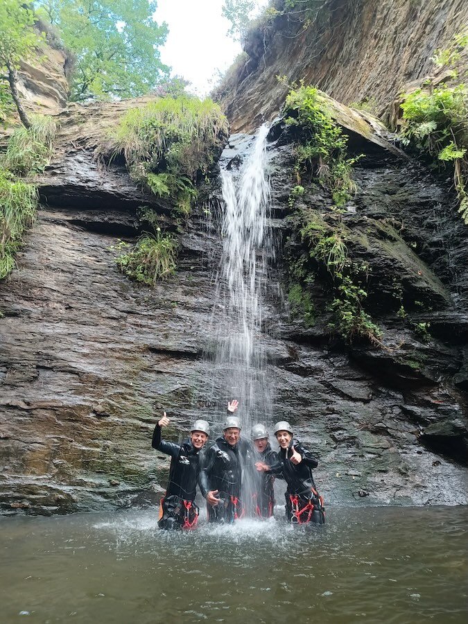 Barranco Chorretones en Cantabria actividad en grupo 3