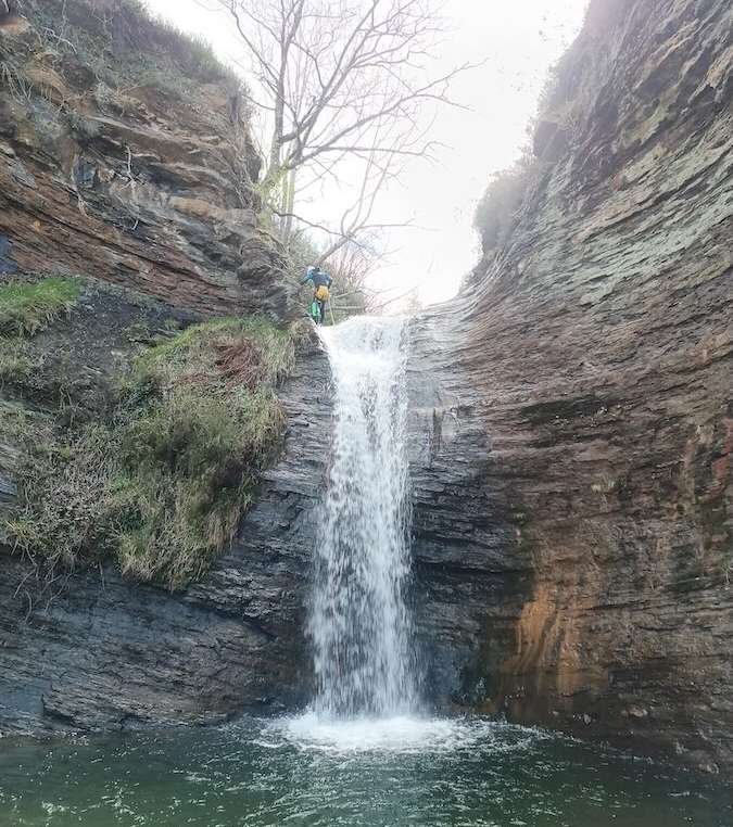 Barranco Chorretones en Cantabria actividad en grupo 5